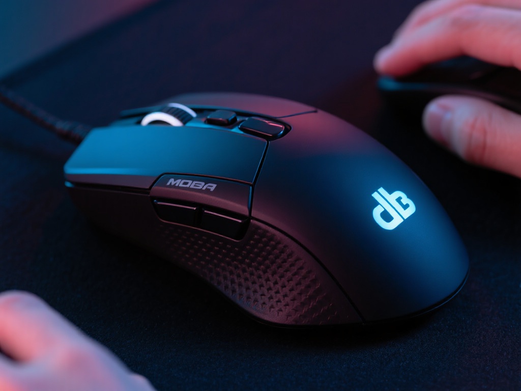 解析DB电竞战斗鼠在MOBA与FPS游戏中的性能优势